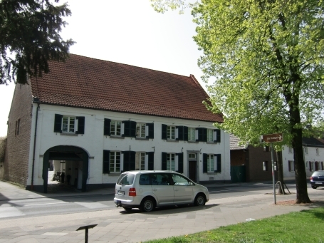 Meerbusch-Büderich : Dorfstraße